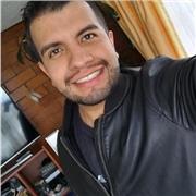 Profesor de inglés con amplios conocimientos en el idioma, orientado a iniciar niños, jóvenes y adultos en el idioma, con un proceso de enseñanza dinámico y fluido para la mejor adaptabilidad del estudiante a la lengua